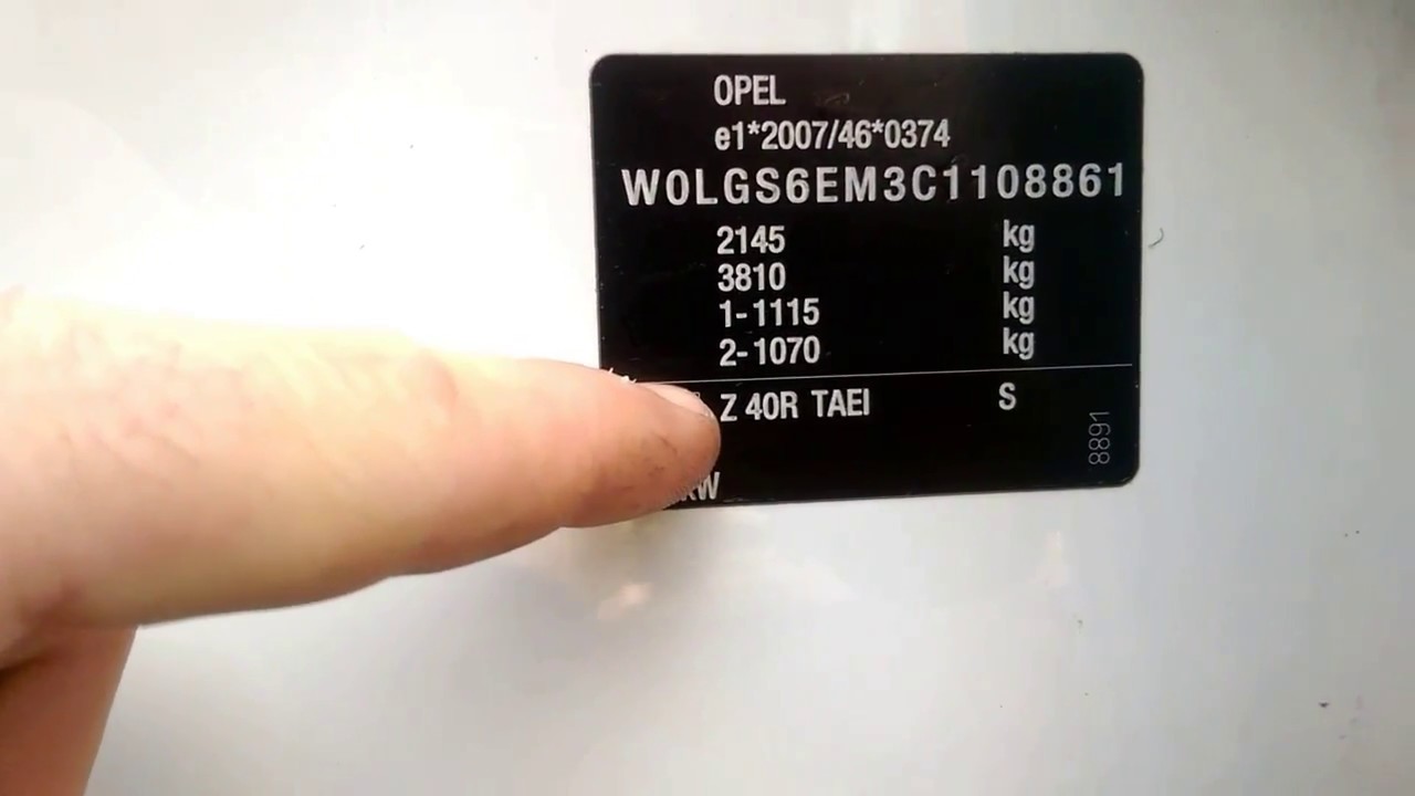 Opel paint code label on the vehicle – find your exact color match.