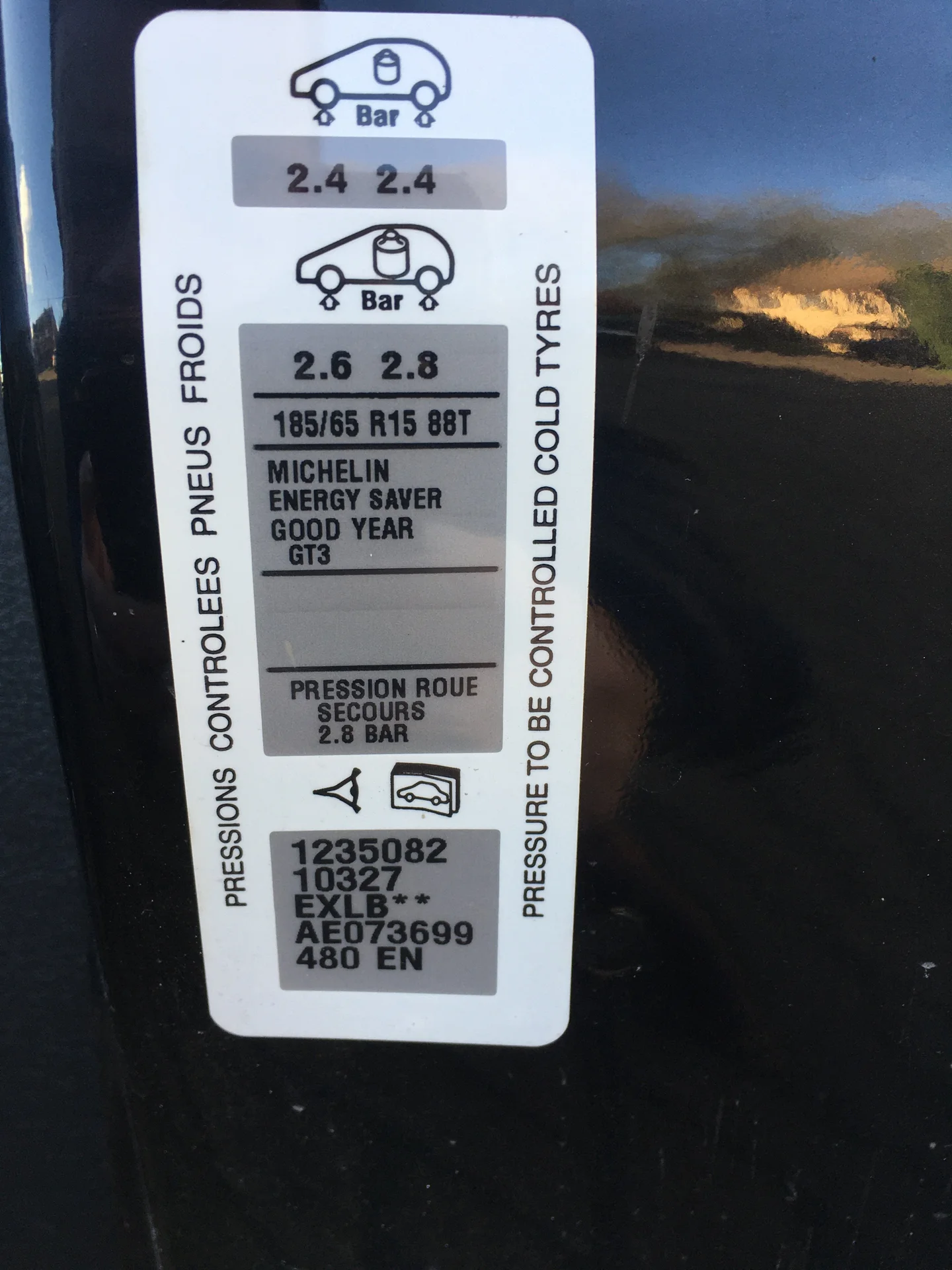 PEUGEOT color code sticker on the body – identify your vehicle’s paint.