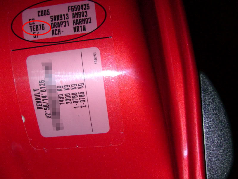 RENAULT vehicle paint code plate – verify your original paint specification.